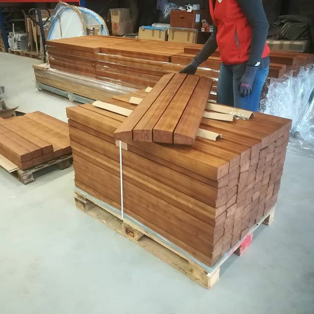 solidbamboo's tweet photo. Zojuist de #bamboe zittingen binnen gekregen voor de nieuwe bushokjes van #groningen en #weesp.
#bamboo #duurzaam #busshelter #vdl #exterion #GreenLineBamboo #outdoorfurniture https://t.co/oW9Fx57lVF https://t.co/8p1hwuxLu4