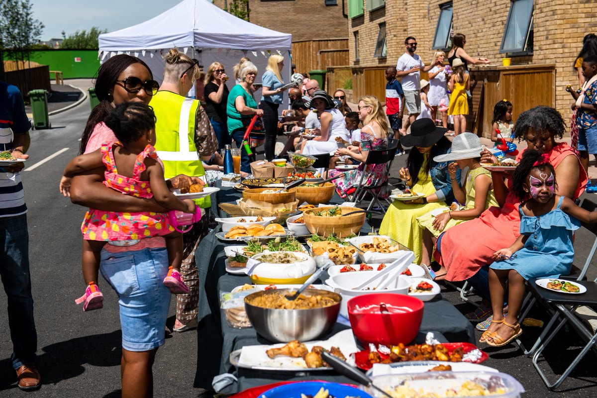 thequarryerith's tweet photo. We were thrilled to see so many residents come together last year to celebrate the strong community at The Quarry and we can’t wait to see what #2020 will hold – become part of this unique neighbourhood today https://t.co/NiKlgMqIZS https://t.co/lOPU3NKapl