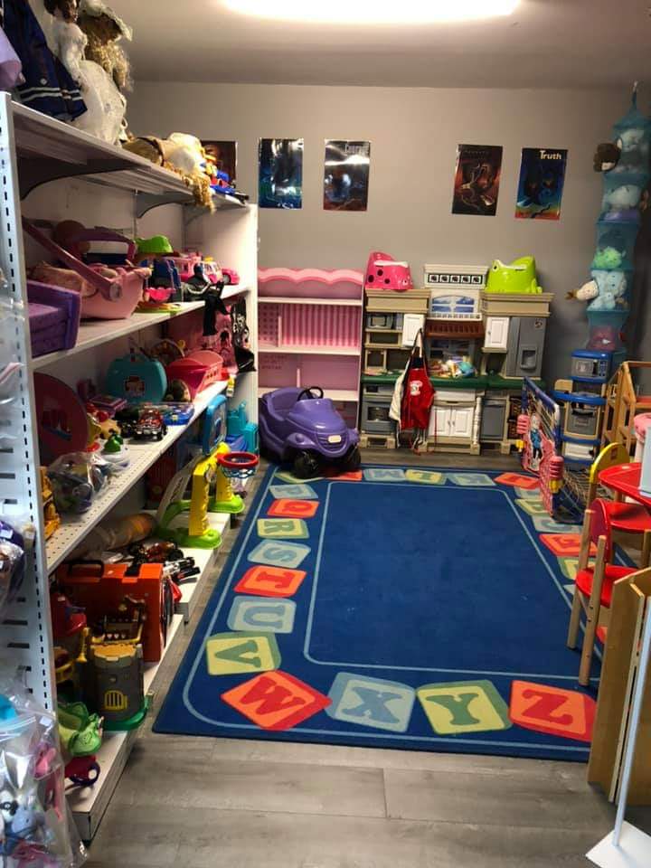 LIDevCorp's tweet photo. The Shoppe: Lennox Island Thrift Store's soft opening will take place today from 10am to 6pm. Located at the old Daycare on Lennox Island First Nation. Check out our Facebook site for a tour of the new Shoppe. #community #socialenterprise #fn #christmastime #lennoxisland https://t.co/r5F7hRqfRs