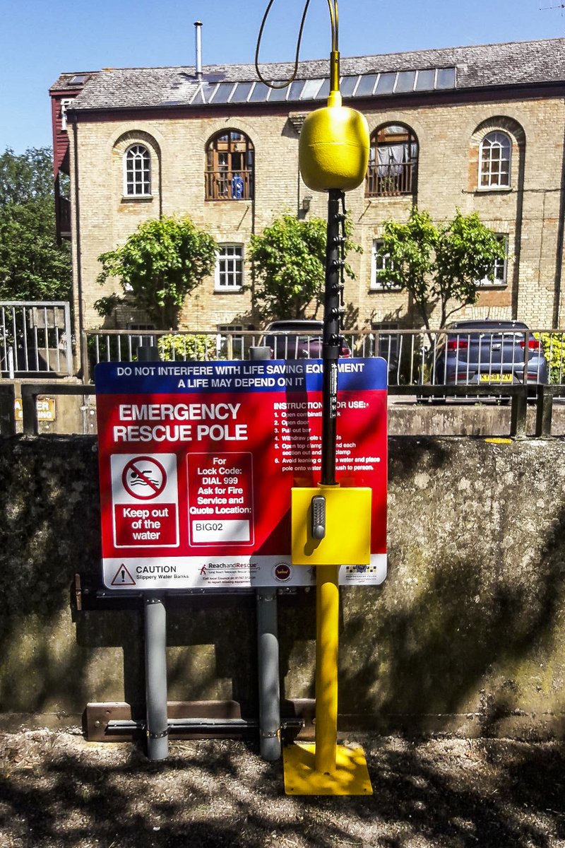 ReachandRescue's tweet image. Our fourth moment from 2019 was installing over 100 Portsafe Public Access Water Rescue Systems around high risk areas in the UK including 12 across Bedfordshire and 20 across 8 reservoirs in the North West. 

#Portsafe #BeWaterAware