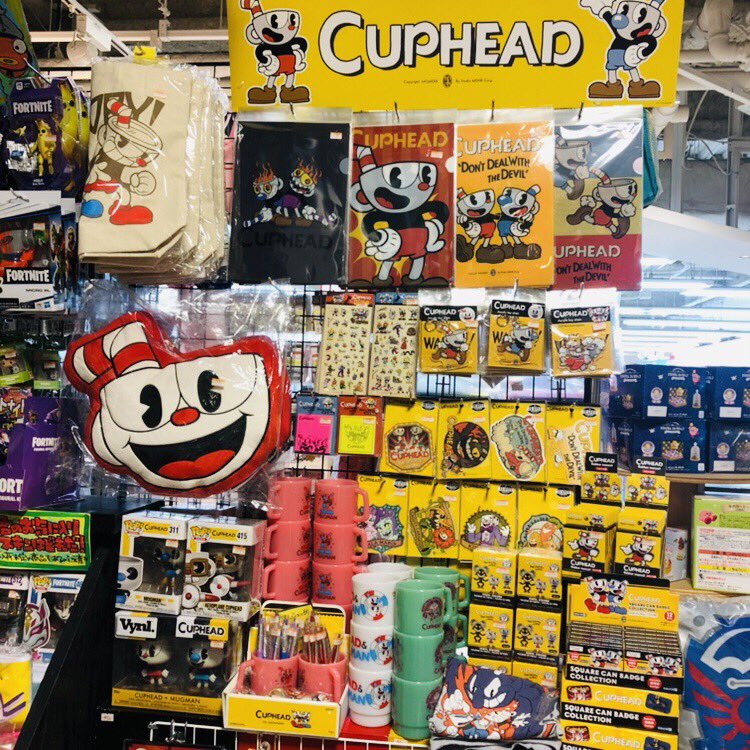 ヴィレッジヴァンガードヨドバシ博多 Cuphead 新商品ドカンと入荷 デザイン最高に良きですよ クリアファイル ボールペンなど文具系 ステッカー アクキー Tシャツ トート プラマグなどなどラインナップ豊富 とにかく可愛