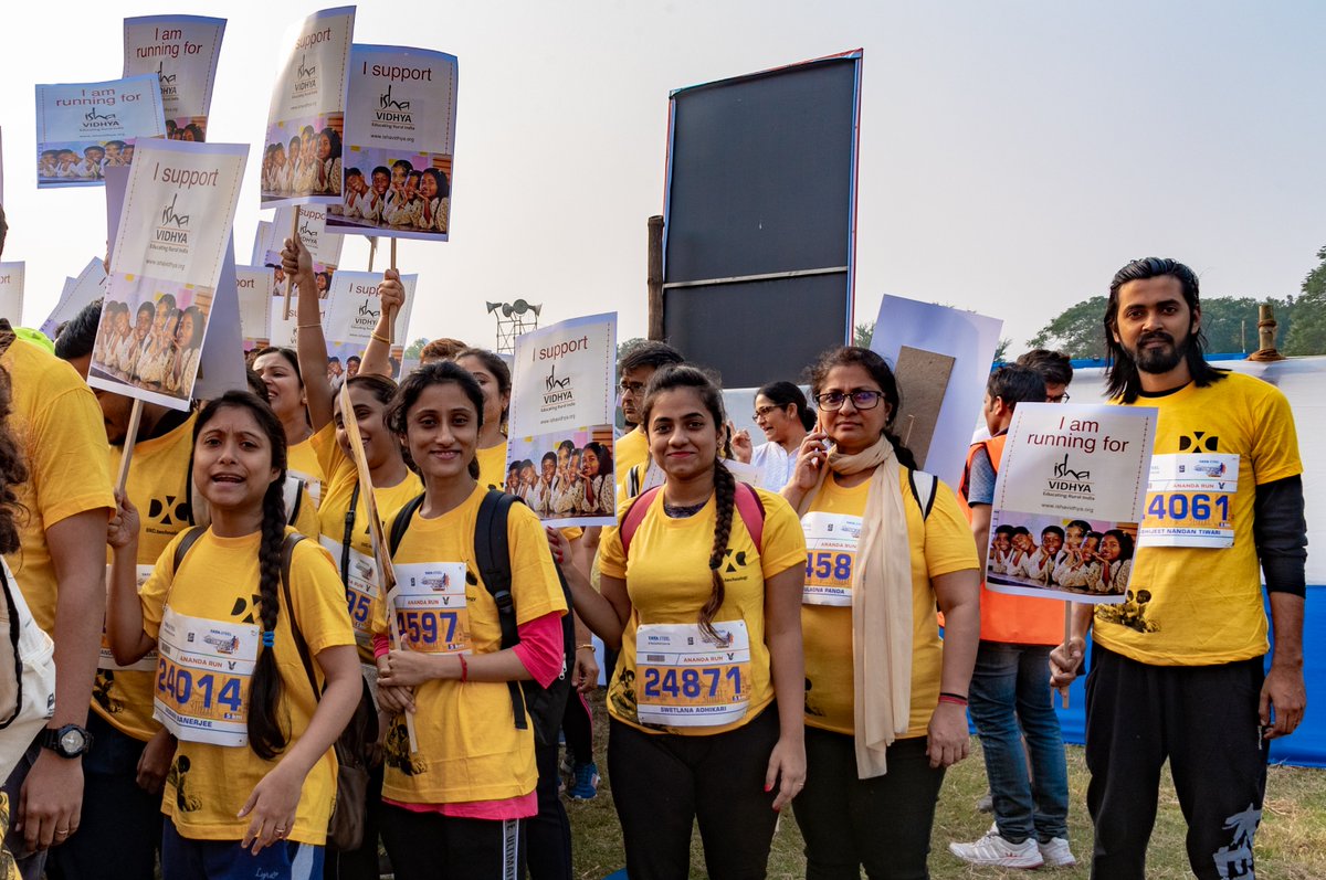 ishavidhya's tweet photo. 15th December 2019, with a slight nip in the air, saw a different dawn on Red Road, Kolkata when more than 170 volunteers hit the streets for a cause close to their hearts -#RunforIshaVidhya was a part of the Tata @TSK25K Kolkata Marathon for the first time. https://t.co/3TzNnJ6Drk