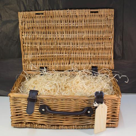 JollysofOrkney's tweet image. 🎅🏽Tips for a Jolly Xmas🎅🏾

9. Personalised packages 

We all have that tricky person to buy for. Personalised gifts are hard to beat, and our hampers can be made up with anything that you like! You could add anything from savoury treats to sweets, chutneys, biscuits and more.