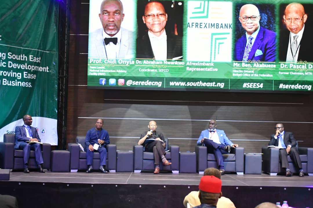Ekeneodigwe's tweet photo. #PanelSession #SEES4 
TOPIC: Financing Projects in the South East. Dr. Dozie, The former chairman of @MTNNG is moderating the session.
#SEREDEC #EkweNdigbo https://t.co/X85pjM2qTx