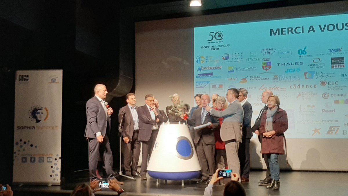 Safecluster_Sat's tweet photo. Fermeture de la time capsule des @Sophia50ans renfermant plus de 80 contributions des acteurs de la technopole en héritage de 2019 pour les générations futures.
@Safe_Cluster et @Thales_Alenia_S
@S4E_Booster y ont laissé une #imagesatellite de la technopole en 2019 @CASAOfficiel https://t.co/MrcBmhdK3o