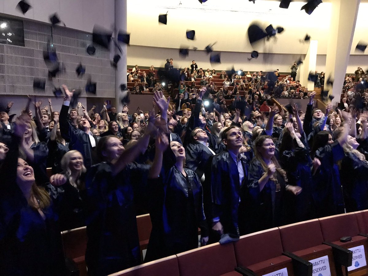 katriojasalo's tweet image. Congratulations to the graduated students of @laureauas 🎓🌹#LaureaMasters #graduation2019