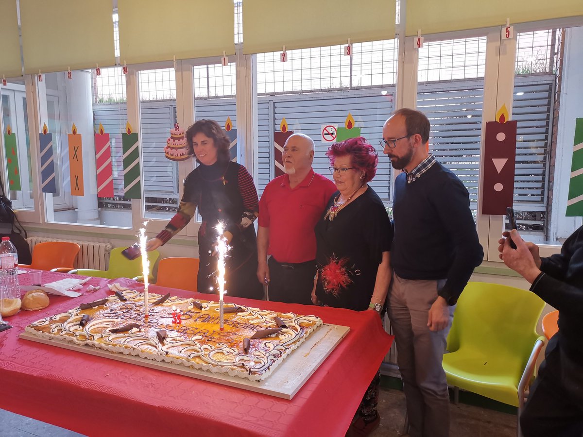 Era l'alegria, l'humor i la motivació permanent. Mai tenia un no per res. Ens ha deixat l'Amparo Escaja, l'ànima durant anys, conjuntament amb el seu marit, del Casal de la Gent Gran Pau Casals de #Sitges. Gràcies per tot i per tant Amparo. Una sentida abraçada Juanjo i família!