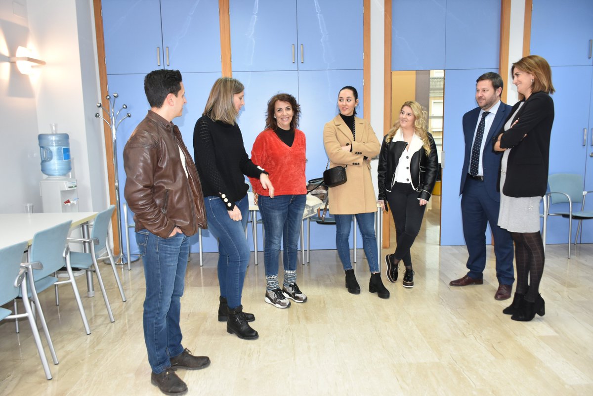 AytoArchena's tweet photo. La Alcaldesa de #Archena, junto al Concejal Presidencia, ha entregado hoy el cheque de 3.105 euros que se recaudaron en la fiesta benéfica que se celebró el pasado 26 de octubre a beneficio de los afectados por lluvias intensas (#DANA), que cayeron durante 3 días en septiembre. https://t.co/sdyIbiNmtw