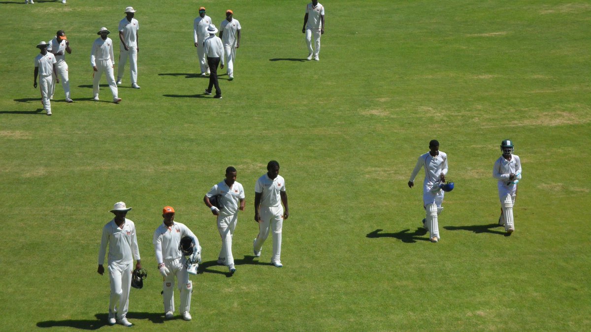 cricket_eagles's tweet photo. TEA Day 2: Rangers are 36 for 1 after 13 overs (Makoni 14*, Mudzinganyama 14*) and lead @cricket_eagles by 151 runs with 9 wickets remaining.
#EAGvRAG #LoganCup #GoEaglesGo https://t.co/jTGZnfRmEe