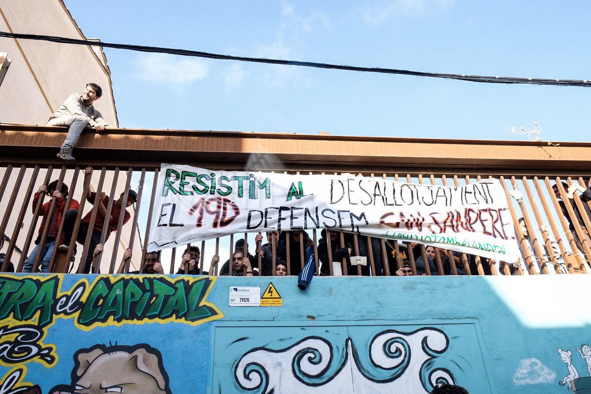 AppelClia's tweet photo. Desallotjament aturat!✊🏼 

Un cop més veiem com organitzades som imparables! Visca el @Can_Sanpere @La_Fabrika_ i tota la seva gent! 

Ho hem tornat a fer, Can Sanpere és del poble! 

#Resistim19D https://t.co/aTtym3xEJ0