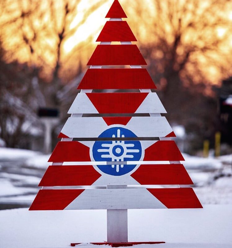 WichitaFlag's tweet photo. Christmas tree at sunset photo by Jim McMullin in Maize, KS. ๐
๐#wichitaflag #ilovemaize #ilovewichita #maizeks https://t.co/fDEDu55inE