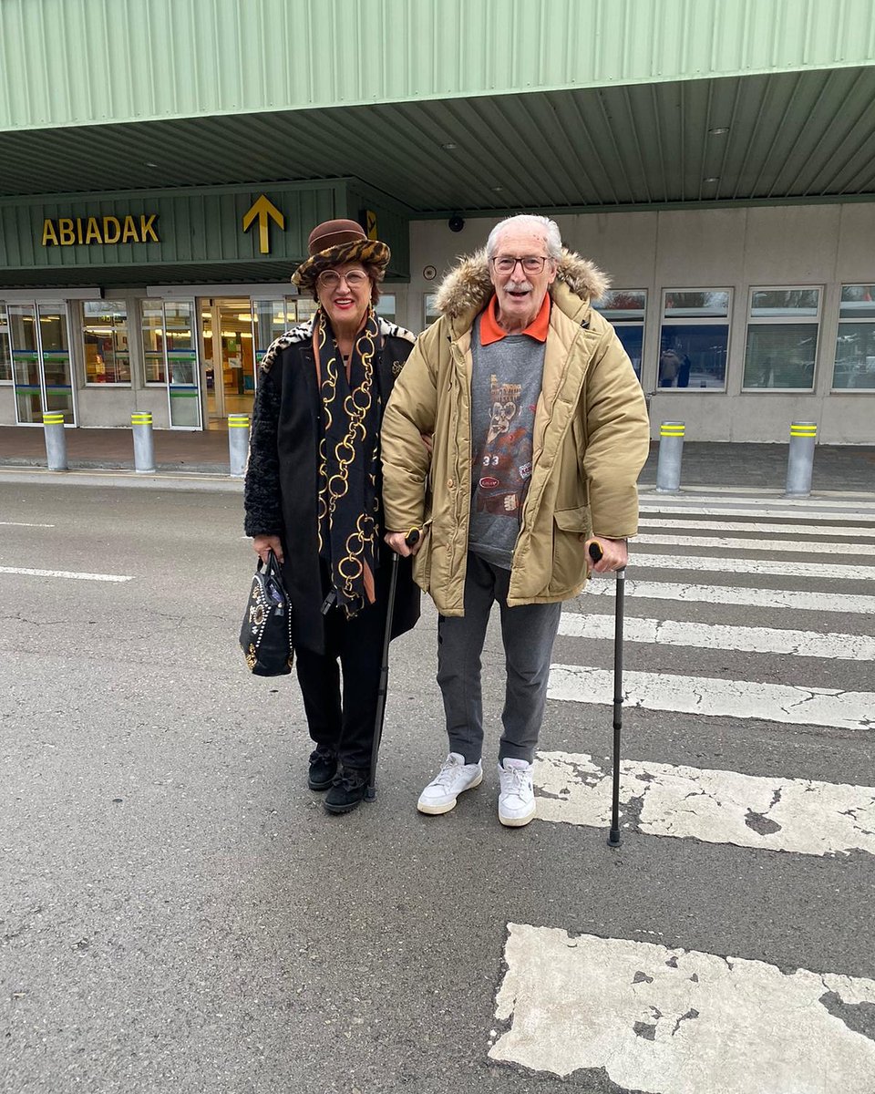 Citta Natale Di Achille.Achille Polonara On Twitter Sono Arrivati Babbo E Mamma E Finalmente C E Chi Mi Pulisce Casa Il Mio Regalo Di Natale E Arrivato In Anticipo