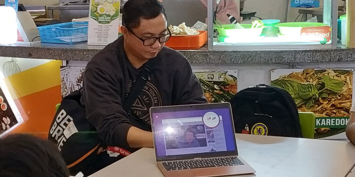 19232d's tweet photo. @Brave provide an easy way for its users to say "Thank you!" to their favorite creators using Brave Rewards and @AttentionToken.
@BAT_Community @BAT_Indonesia #BATcafe #MonthlyMeetup $BAT #BeBrave https://t.co/9lwSGd8s4c