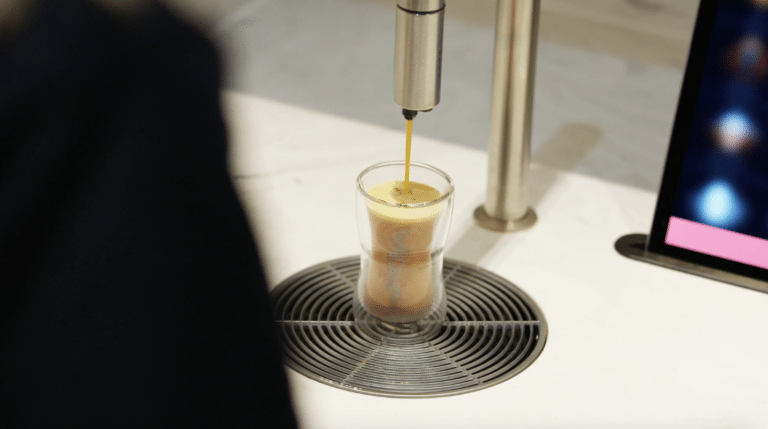 ScanomatUK's tweet photo. It has been well documented that #coffee can increase productivity in the #workplace. The modern employee expects a first-class #CoffeeExperience at work. Offer a barista-quality beverage in a unique and memorable way with #TopBrewer: https://t.co/r0H6yIDOxe #CoffeeReimagined https://t.co/wShdtOwqjv
