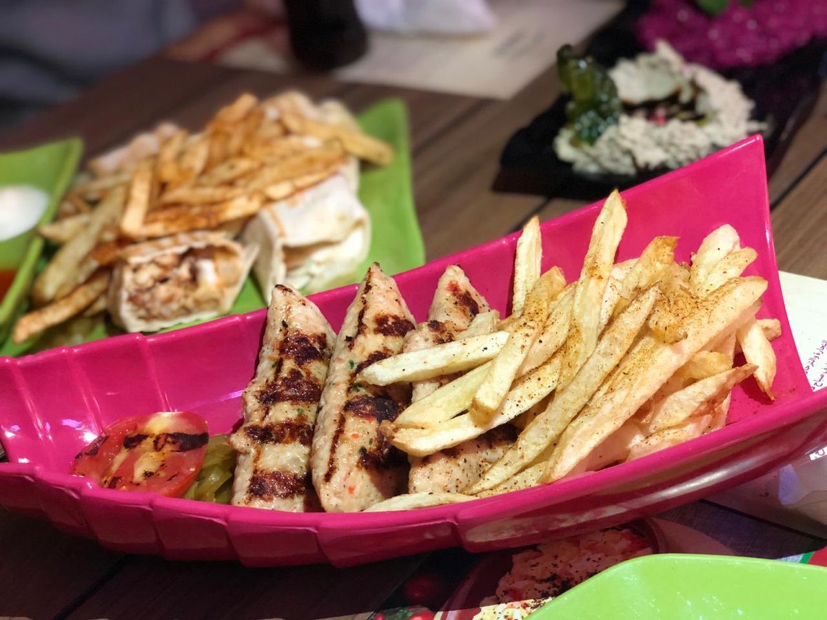 ResturantsKsa's tweet photo. مطعم قيڤ مي فايڤ 🤩
مشكل فاطمه (حمص، متبل الشمندر ، متبل)
شاورما السلاطين دجاج بالجبن لذييذه😋
فخار الدجاج مع الارزق لذذييذذ😋
كفتة الدجاج بالجبن انصح فييها حتى اللحم🤤
بيتزا الفصول الاربعه عاديه
كباب الدجاج ما اعجبني  
#مطاعم_الرياض https://t.co/tbsvGnc6FP