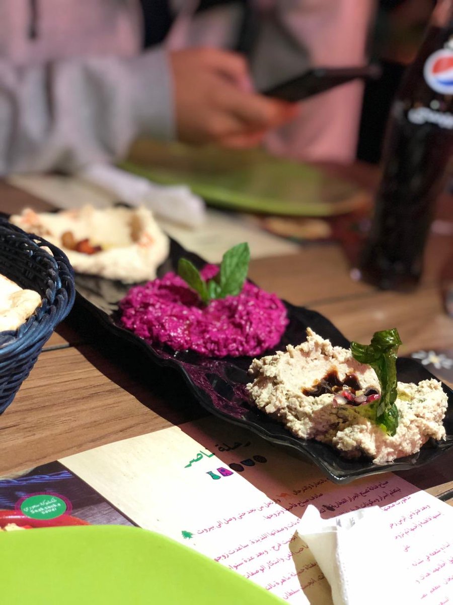 ResturantsKsa's tweet photo. مطعم قيڤ مي فايڤ 🤩
مشكل فاطمه (حمص، متبل الشمندر ، متبل)
شاورما السلاطين دجاج بالجبن لذييذه😋
فخار الدجاج مع الارزق لذذييذذ😋
كفتة الدجاج بالجبن انصح فييها حتى اللحم🤤
بيتزا الفصول الاربعه عاديه
كباب الدجاج ما اعجبني  
#مطاعم_الرياض https://t.co/tbsvGnc6FP