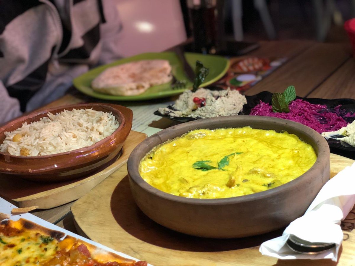 ResturantsKsa's tweet photo. مطعم قيڤ مي فايڤ 🤩
مشكل فاطمه (حمص، متبل الشمندر ، متبل)
شاورما السلاطين دجاج بالجبن لذييذه😋
فخار الدجاج مع الارزق لذذييذذ😋
كفتة الدجاج بالجبن انصح فييها حتى اللحم🤤
بيتزا الفصول الاربعه عاديه
كباب الدجاج ما اعجبني 
#مطاعم_الرياض https://t.co/GjDmSlHPqI