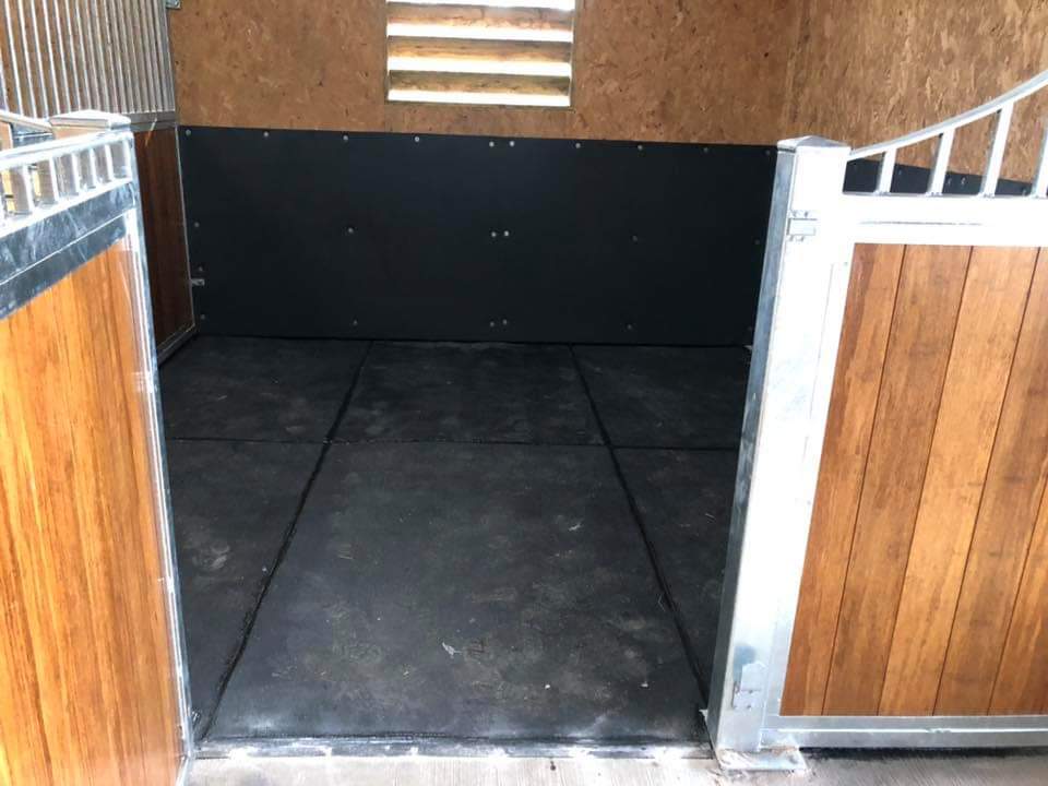 Today’s return to a customer we installed stables for 6 years ago. We added two new premium stables and fitted sealed and bonded matting and 20mm cushioned wall matting. They blended in really well and the and the 6 year old stables still looking fantastic. #stables #equinehour