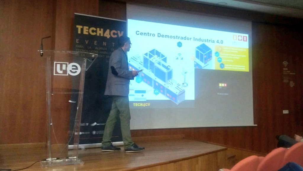SanchisFederico's tweet image. @pascualgonzalz de @ITI_TIC presenta el #CentroDemostrador para #Industria40 dentro de la jornada #TECH4CV 

#sensórica #BigDataAnalytics
#VisiónArtificial #AGV #AR #VR
#logística 

#innovación @Tech4Cv @GVAavi