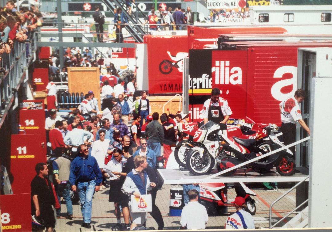 popsyosh34's tweet photo. #TBT #TailLiftThursday 
Assen Dutch TT Paddock 1995🏁
#KS34Retirement #Beefy #SteveB #KevStreet #Sepia50 
@colindracing https://t.co/luSVndXHvX