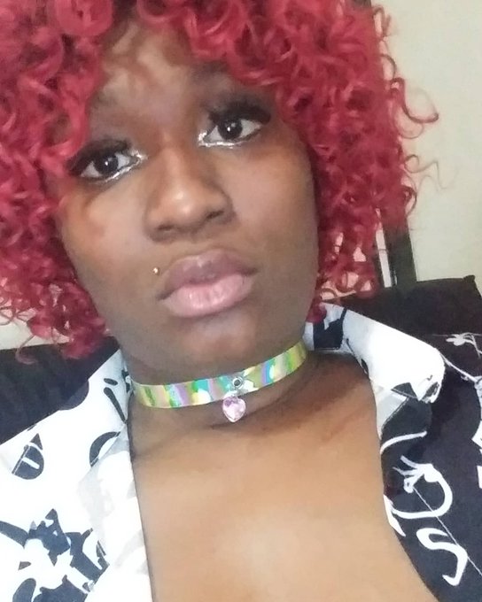 A chick of my looks and age don't have to do too much to get attention from anyone. Lil girls do that