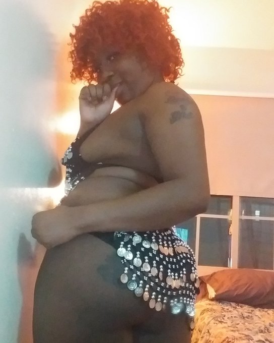 A chick of my looks and age don't have to do too much to get attention from anyone. Lil girls do that