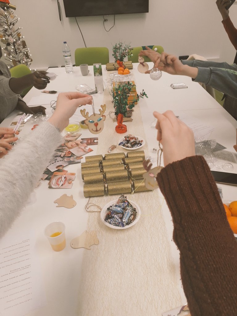 <a href="/PausebarkingD/">Pause B&D</a> <a href="/PauseOrg/">Pause</a> <a href="/jocasta73/">Anna Rickards</a> @paigefisher Enjoying Creative Pausemas