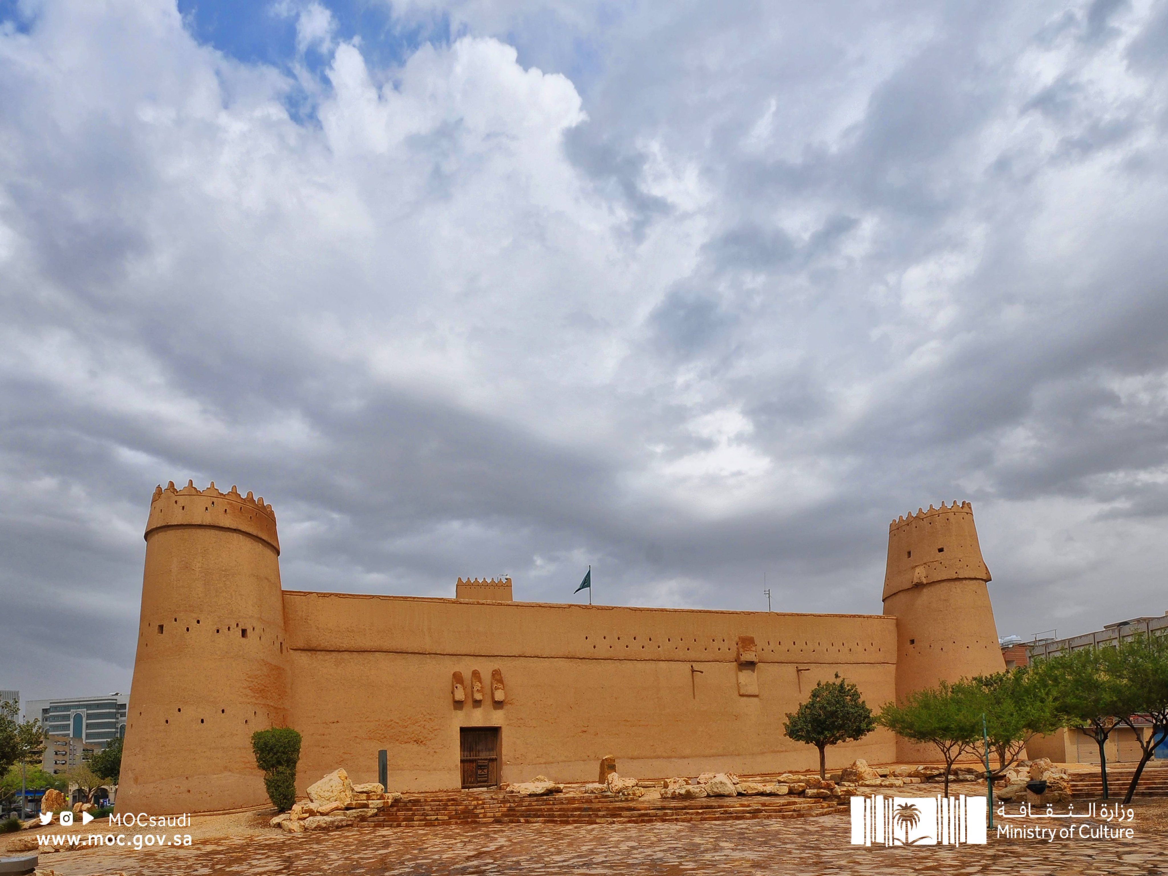 توییتر وزارة الثقافة در توییتر عدسة الثقافة يروي قصر المصمك حكاية فخر واعتزاز بتفاصيل ع مارته الأصيلة وهندسته الرفيعة التي جعلته أحد أهم المواقع الأثرية والثقافية في الجزيرة العربية وزارة الثقافة Https T Co 3pqbnkuvsk