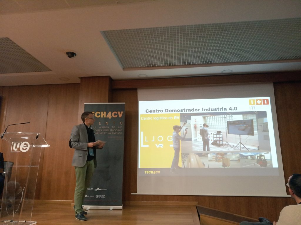 fricau's tweet image. Pascual González @pascualgonzalz en #TECH4CV presenta el Centro Demostrador de #Industria40 de @ITI_TIC, proyecto en ejecución donde se podrán ver, sobre una línea industrial, diferentes aplicaciones de las principales tecnologías digitales #bigdata #IoT #Cloud #IA #digitaltwin🏭