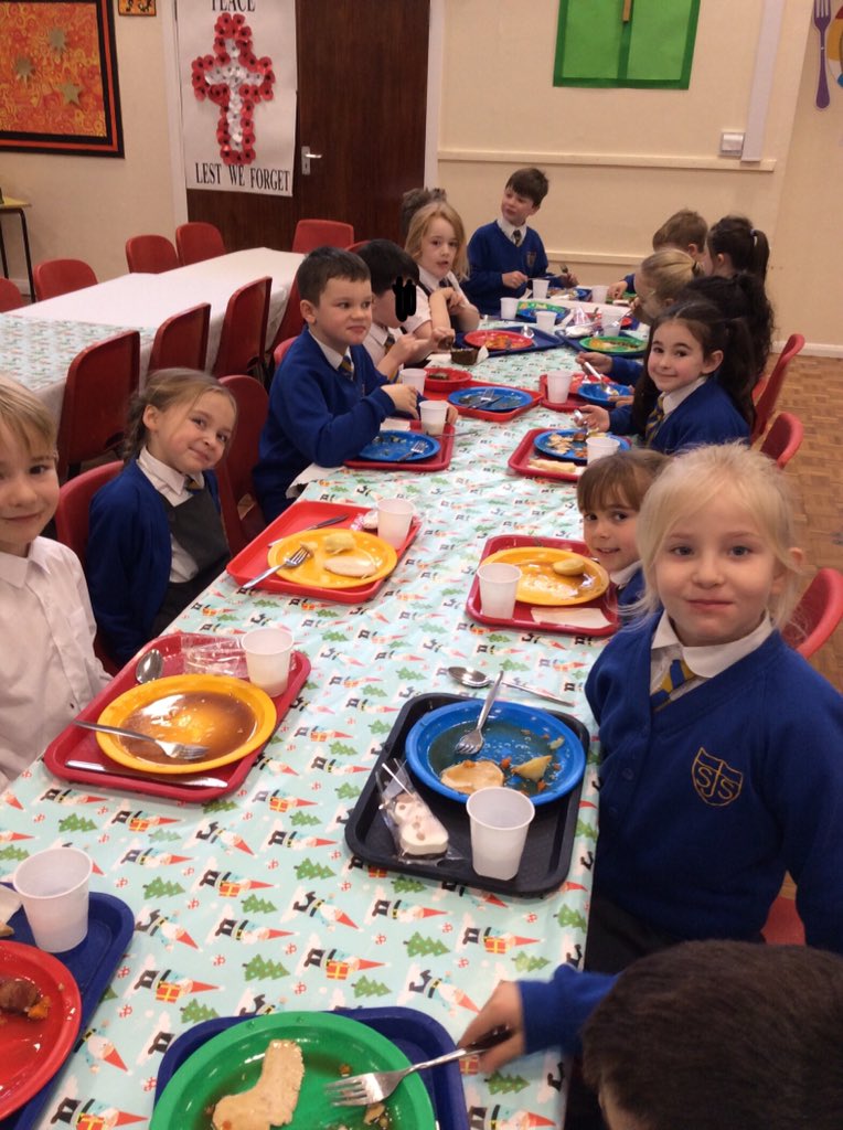 st_uttoxeter's tweet photo. Christmas dinner day 🎄🎄🦃🍽🍽 https://t.co/6KbNGeuigx