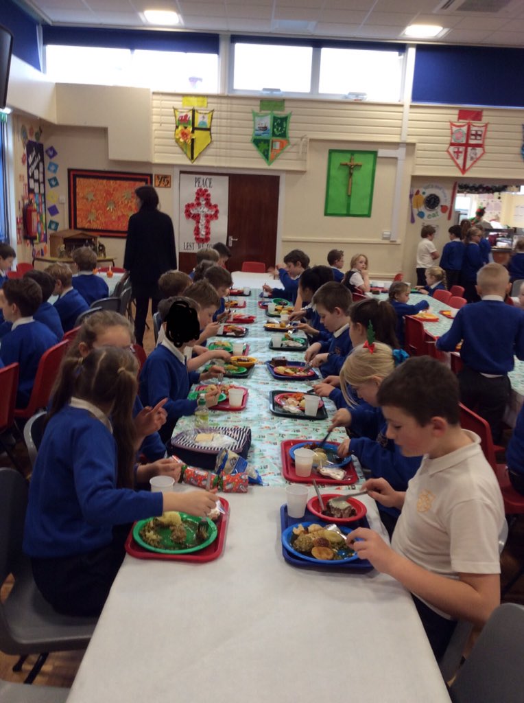 st_uttoxeter's tweet photo. Christmas dinner day 🎄🎄🦃🍽🍽 https://t.co/6KbNGeuigx