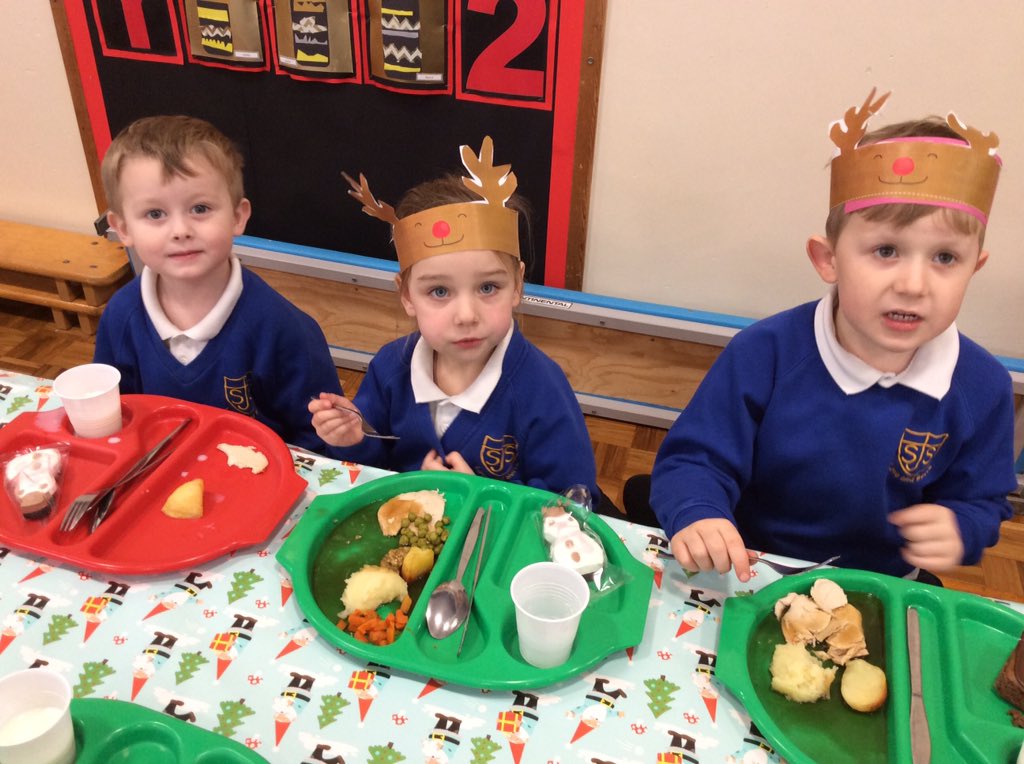 st_uttoxeter's tweet photo. Christmas dinner day 🎄🎄🦃🍽🍽 https://t.co/6KbNGeuigx