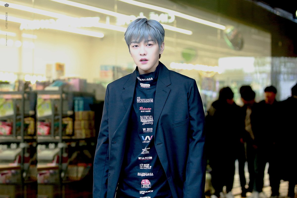 _LITTLEPRINCE_'s tweet photo. - 191129 <궁궐의연인> 시사회 출근 HQ -2

왕자님 왔습니다 🤩

#SHIN  #신원호  #シン・ウォンホ #シン 
#CROSSGENE #크로스진 https://t.co/s9E1DdB9u4