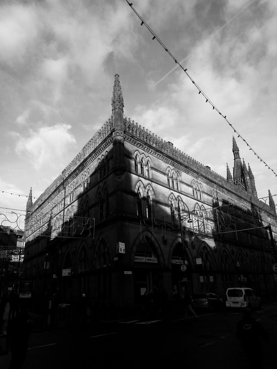absurdlyso's tweet photo. curves and domes and contrasts #bradford #architecture #citycentre #getaroundtown https://t.co/uoml0CsLrD