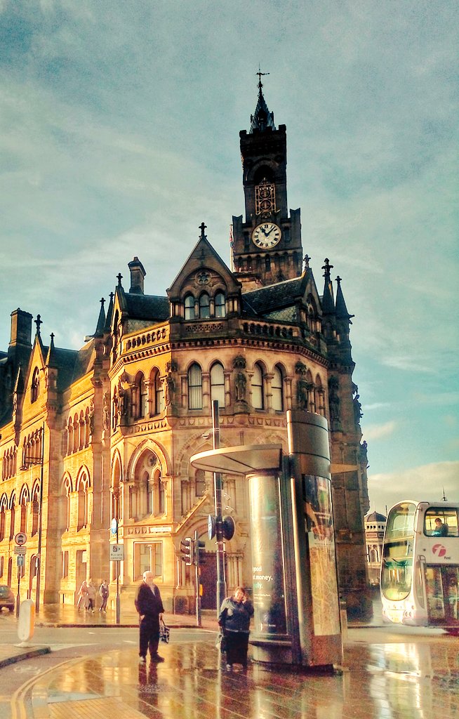 absurdlyso's tweet photo. curves and domes and contrasts #bradford #architecture #citycentre #getaroundtown https://t.co/uoml0CsLrD