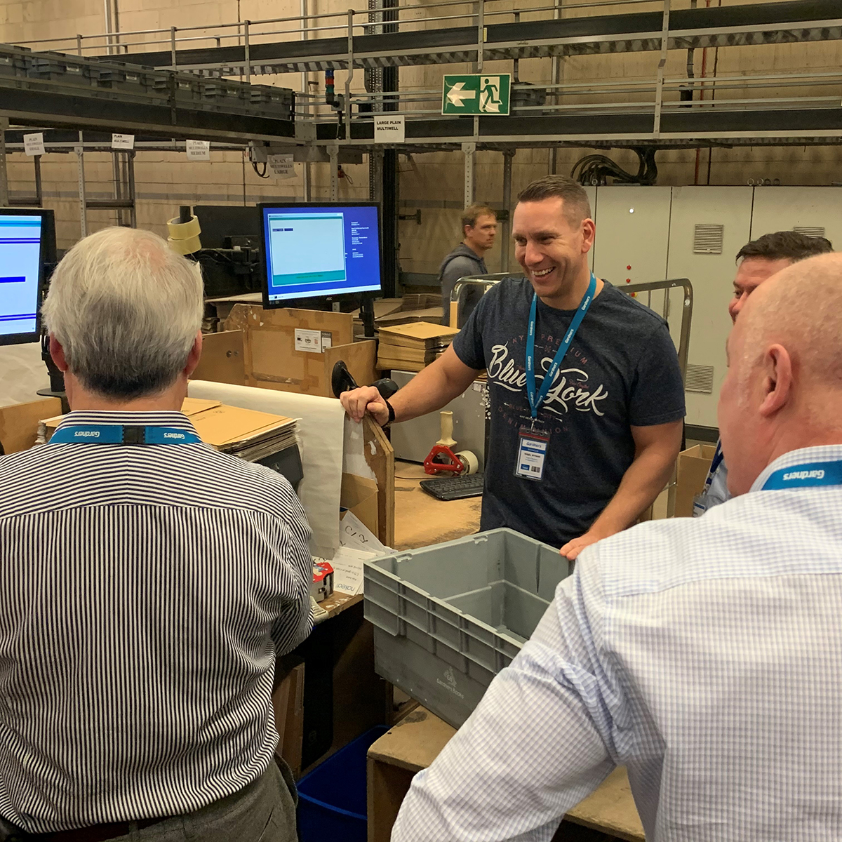 Gardners's tweet photo. Here's an insight into the festive flurry of activity at @Gardners HQ where our lovely field sales team have come in to assist!
Big thanks go to @AliceMcLaren3 @RuthLovesBooks @andrewwhelan101 @Nigel_Wyman @Marksta31400853 Paul Cook, Tim Roberts, Jim Youell, and Simon Morley! https://t.co/wpCGapbTEI