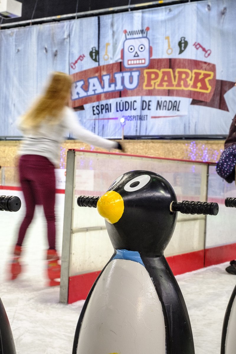 fargahospitalet's tweet photo. ❄️Concurs obert al nostre Facebook!

Regalem tickets per patinar i llençar-se pel tobogan gegant de @KaliuGEL!!⛸️

Entra i participa-hi! I recorda que @KaliuPark estarà obert, a #LaFargaLH, del 20 al desembre al 7 de gener! #NadalLH🎄

▶️https://t.co/xkZW8u66mU https://t.co/qcA1LJv9au