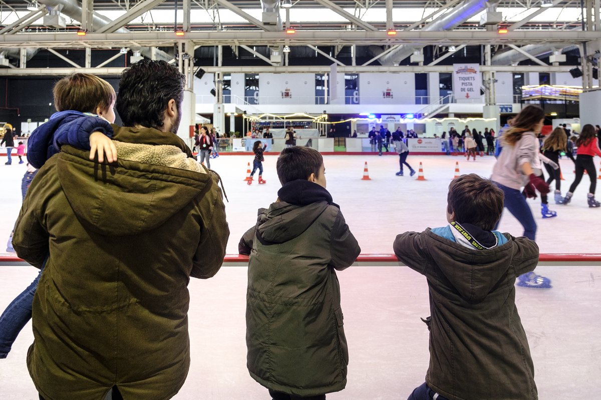 fargahospitalet's tweet photo. ❄️Concurs obert al nostre Facebook!

Regalem tickets per patinar i llençar-se pel tobogan gegant de @KaliuGEL!!⛸️

Entra i participa-hi! I recorda que @KaliuPark estarà obert, a #LaFargaLH, del 20 al desembre al 7 de gener! #NadalLH🎄

▶️https://t.co/xkZW8u66mU https://t.co/qcA1LJv9au