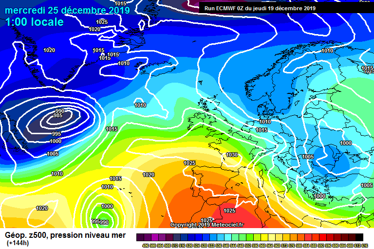 UKWXUpdates's tweet photo. GFS and ECM both showing that the weather should become more #settled for Christmas a relief for some as some places are #flodded at the moment https://t.co/Jjb69eAYX9