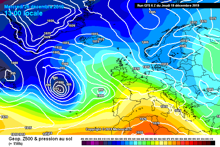 UKWXUpdates's tweet photo. GFS and ECM both showing that the weather should become more #settled for Christmas a relief for some as some places are #flodded at the moment https://t.co/Jjb69eAYX9