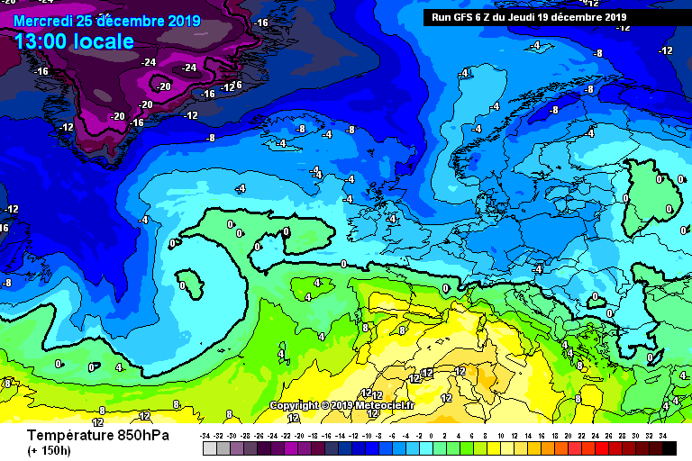 UKWXUpdates's tweet photo. GFS and ECM both showing that the weather should become more #settled for Christmas a relief for some as some places are #flodded at the moment https://t.co/Jjb69eAYX9