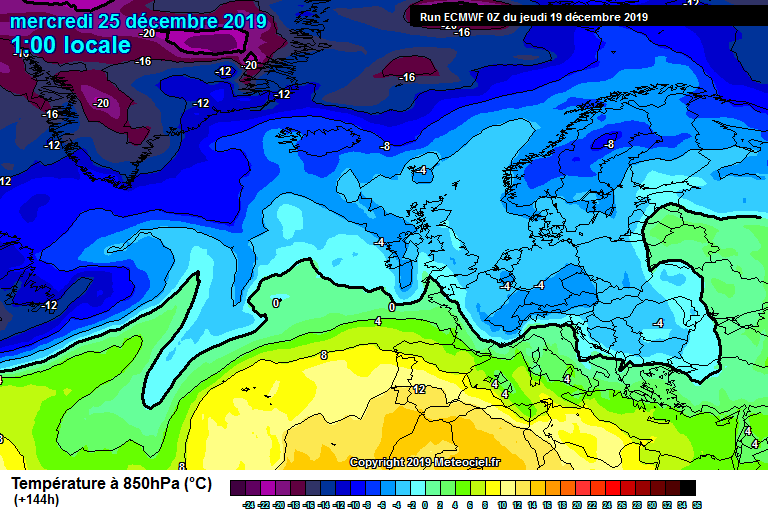 UKWXUpdates's tweet photo. GFS and ECM both showing that the weather should become more #settled for Christmas a relief for some as some places are #flodded at the moment https://t.co/Jjb69eAYX9