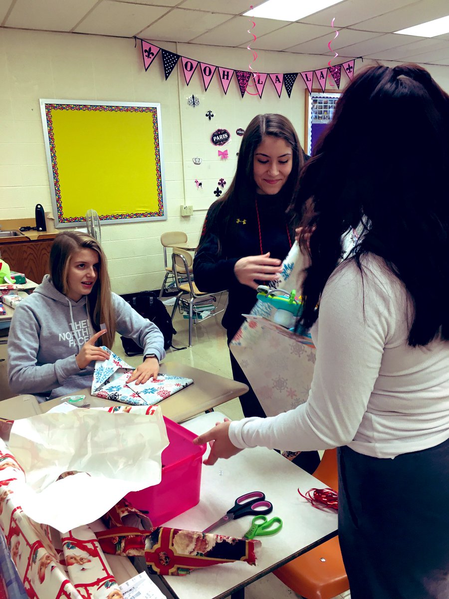 WHS_French_'s tweet photo. Not feeling the holiday spirit? #studentsanta can help with that. Watching @WalthamHS come together for our community is an amazing thing 🎅🏼 🎁 🎄#lafamillede378 @Mrs_Pena_WHS https://t.co/NLcN32q1iB