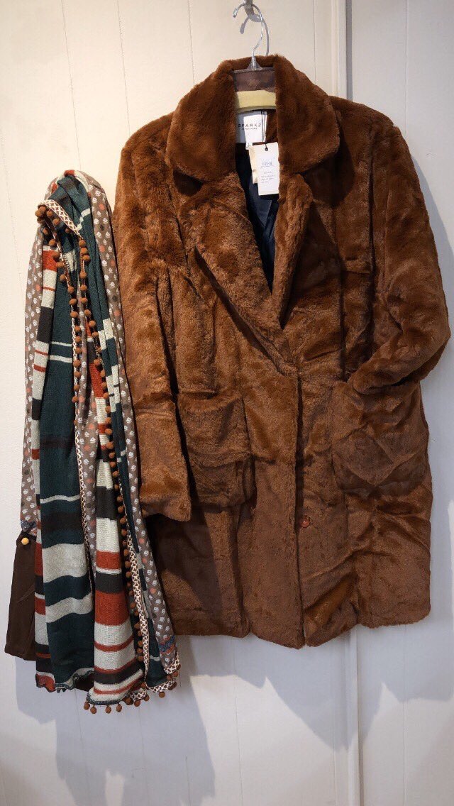 Bout_Passerelle's tweet photo. You can still look cute when it’s cold, and we have some of the cutest coats in town. https://t.co/nerPP4hffE