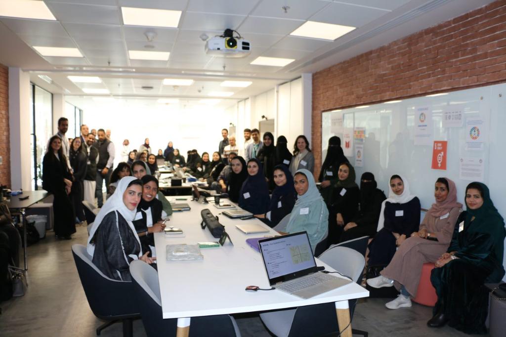 DeloitteME's tweet photo. Congrats to the winners of our hackathon “The Role of Financial Education in the Empowerment and Inclusion of Women in Saudi Arabia”. The winning project, 'Nashrat Almanazil', uniquely aimed to increase financial literacy of women through digital. #Hack4financialinclusion https://t.co/nJFXkO4Cmk