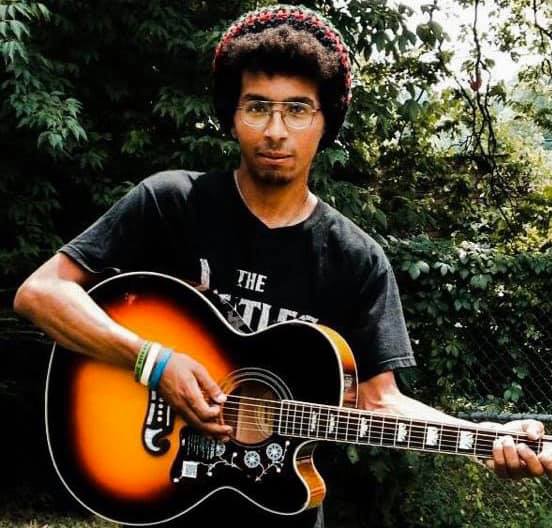 moerleinbeers's tweet photo. David Taylor, of the Inturns, brings his musical stylings to taproom Friday 7-10pm. Taylor has a style and flare that will entertain you with original songs and Classic Rock era covers. Also, "A Franciscan Christmas" display is a must see in Bockfest Hall. #cincymusic #Moerlein https://t.co/w5BJk7Hjha