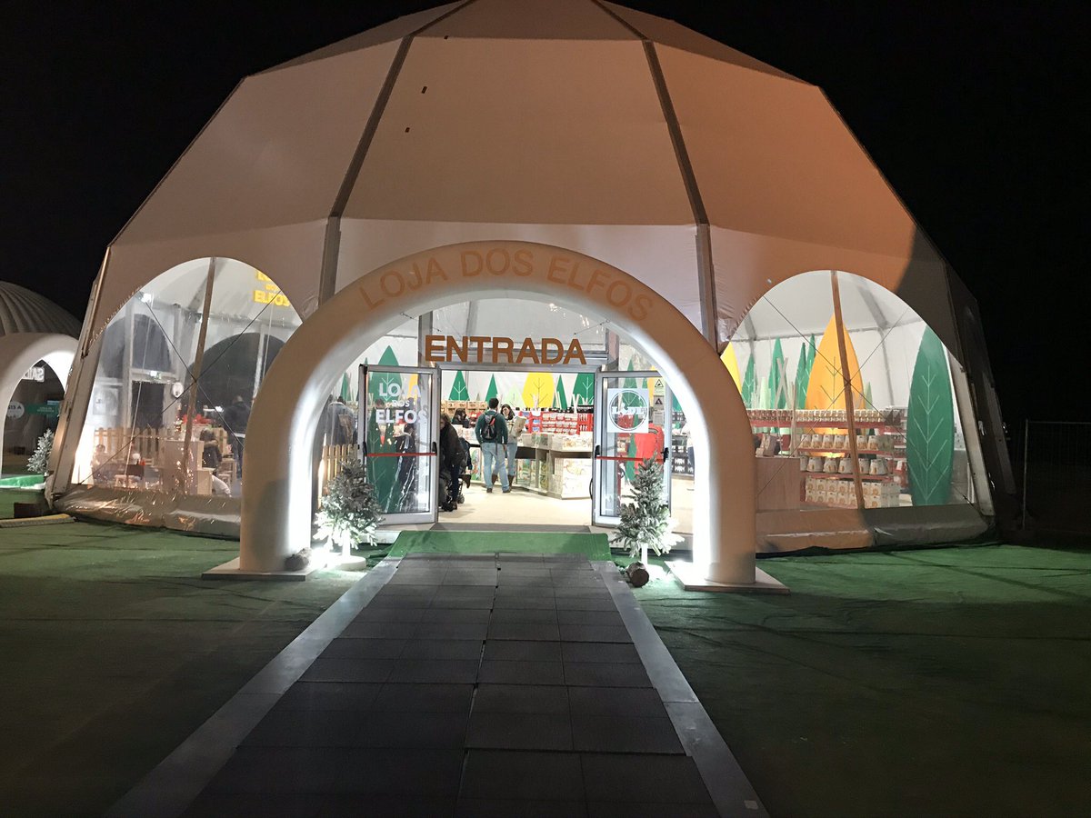 MarcosLoval's tweet photo. #capitaldonatal lo de la noria es de risa, ni una vuelta completa, diez minutos arriba y a bajar...
Lo único que merece la pena el palacio de hielo.
Eso sí, dos viendo restaurantes, un Lidl y tienda con merchandising, el tema comercial bien aprendido... https://t.co/eMHcMTxEne
