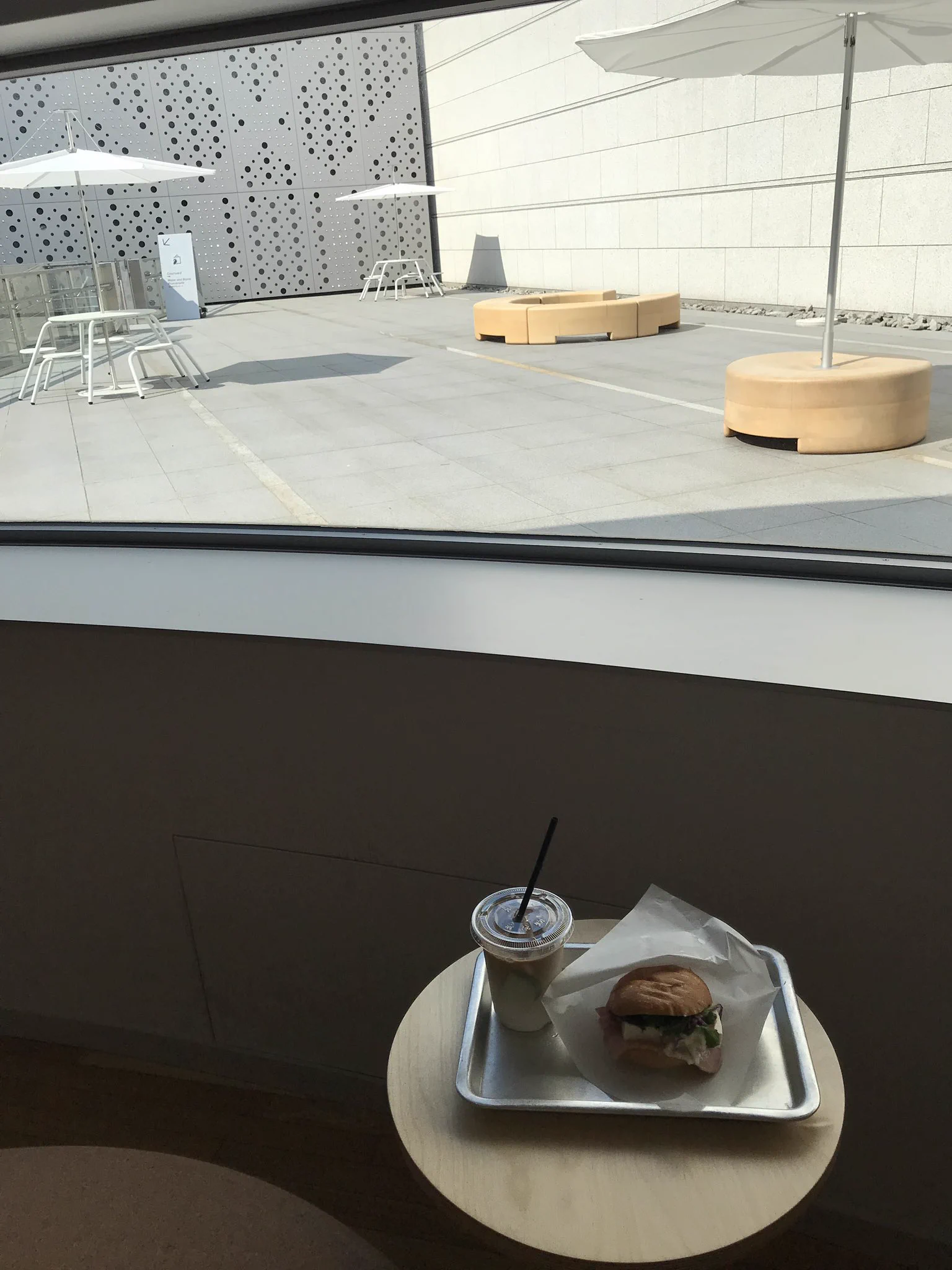 下の階の100本のスプーンより空いててすんなり入れるし、お豆腐のサンドイッチとか美味しかったので、たしかにオススメです！  