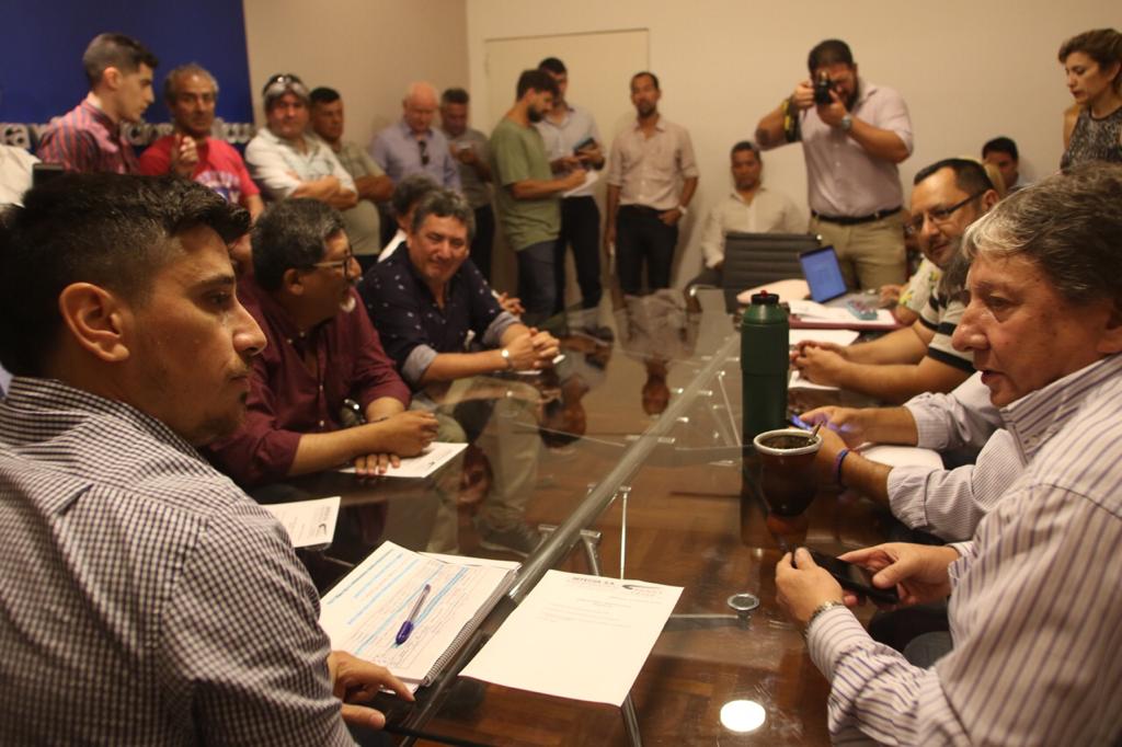 minpei_chaco's tweet photo. 🚆Asunción Nuevas autoridades #SEFECHA
Presidente: Saúl Colman
Vicepresidente: Damián Isidro Frank
Director: Walter Costa https://t.co/3nnc4Alqt1