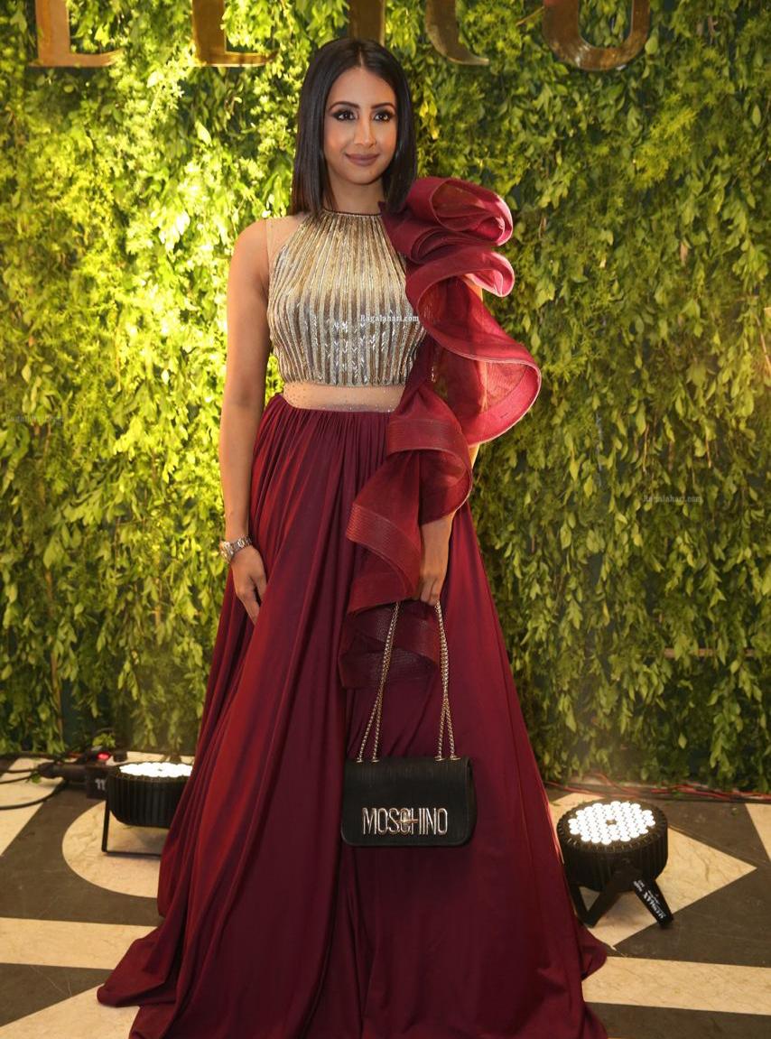 SanjjanaaG's tweet photo. At Yesterday ‘s event at the @NeerusInd emporia ,
Watch by - Versace ,
Clutch by - Moschino ,
Hair & make up by @gotomirrors, #mirrors luxury saloon , jubilee hills .
Styling by - team #NeeruKumar ji . Chairperson Neerus .
❤ thank u 🌻
#ThursdayThoughts https://t.co/rcZaIztPup
